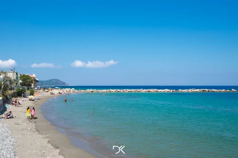 Παραλία Πλατάνα